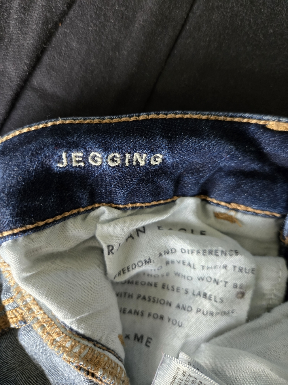 American Eagle Outfitters Dark Wash Jegging - Picture 4 of 4